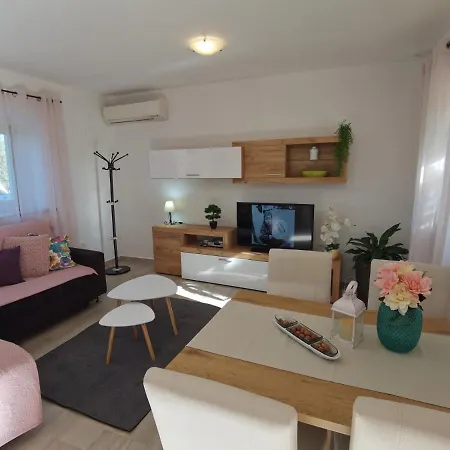 Jasmina Apartment *